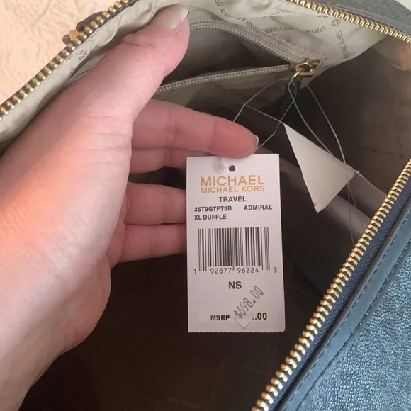 ❌SOLD❌ Authentic Michael Kors duffle bag - Picture 14 of 17